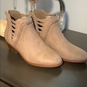 Charlotte Russe heeled ankle bootie size 7